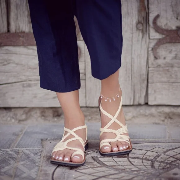 Plaka Palm Leaf Flat Sandals - Picture 2 of 10